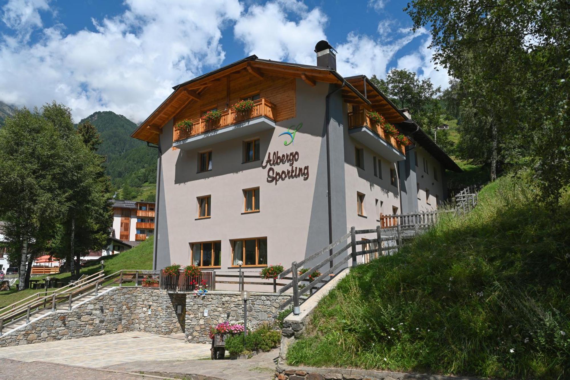 Albergo Sporting Пейо Фонти Экстерьер фото