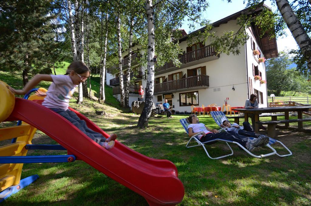 Albergo Sporting Пейо Фонти Экстерьер фото