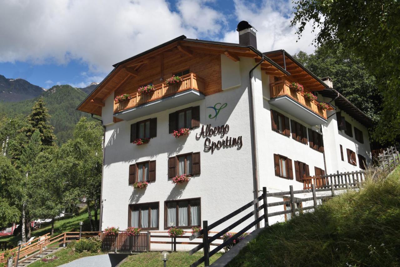 Albergo Sporting Пейо Фонти Экстерьер фото